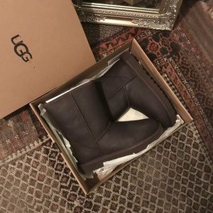 Ugg short classic leather